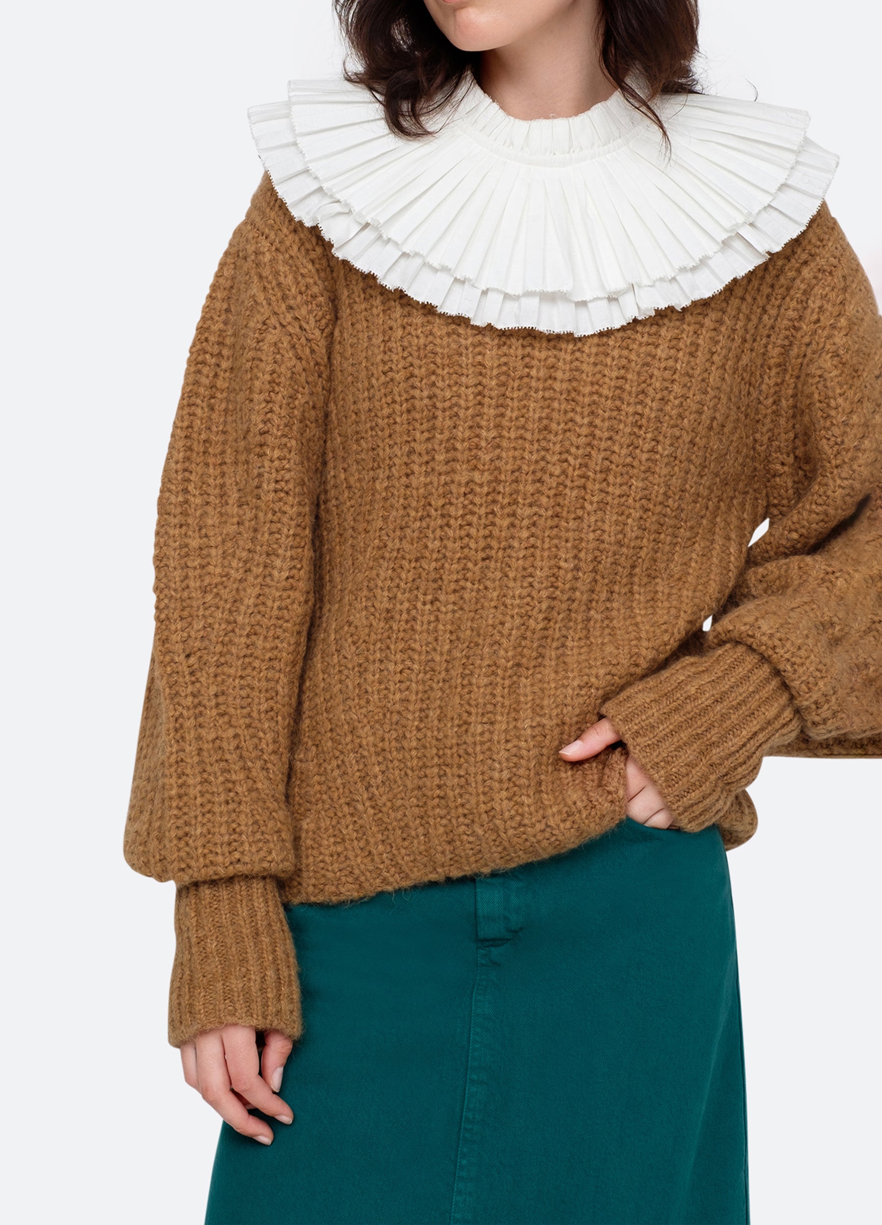 Stylish Pleated Collar for Elegant Outfits